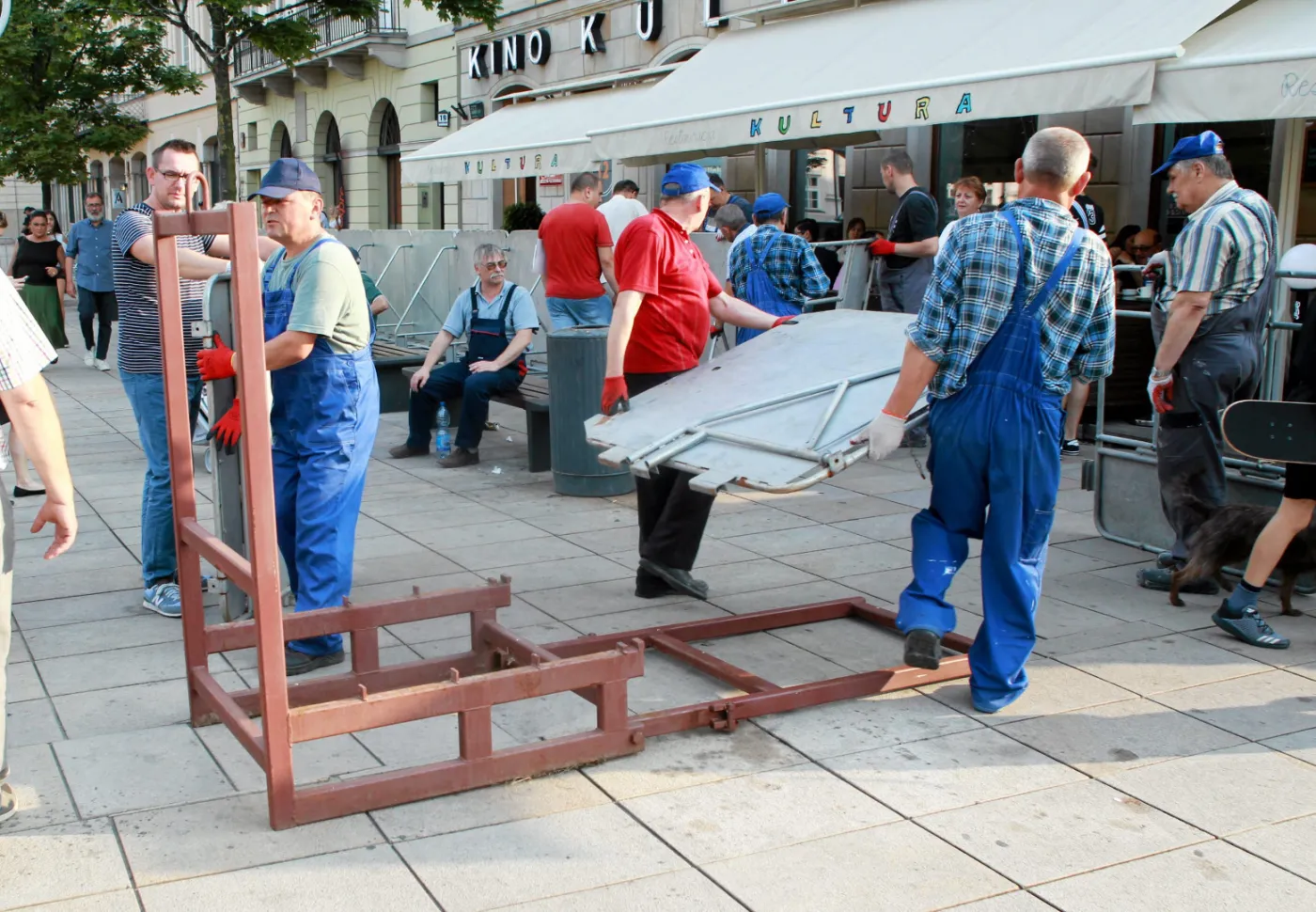Barierki na Krakowskim Przedmieściu w Warszawie7