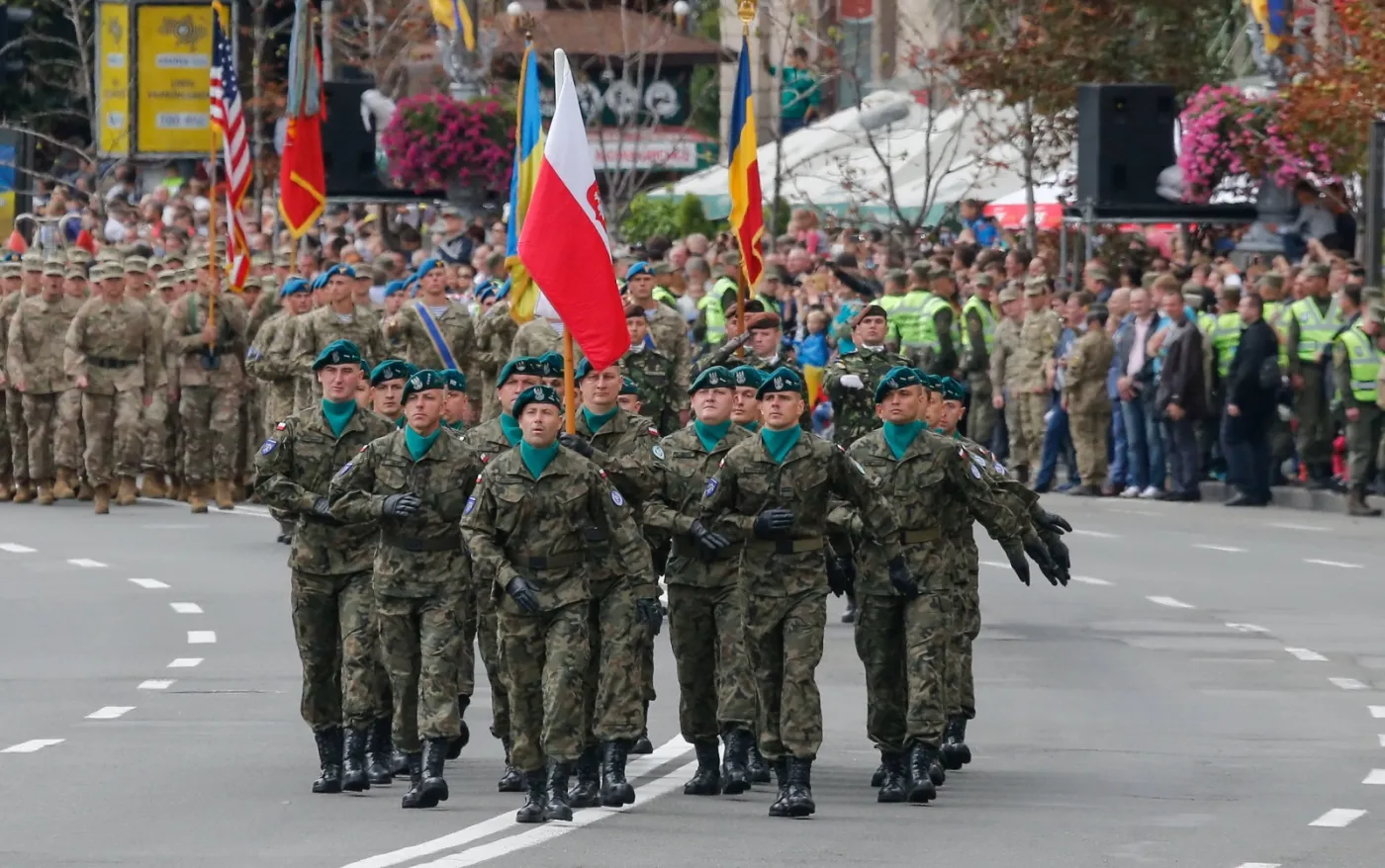 Przemarsz pododdziału wydzielonego z 21. Brygady Strzelców Podhalańskich podczas oficjalnych obchodów 26-lecia niepodległości Ukrainy w Kijowie