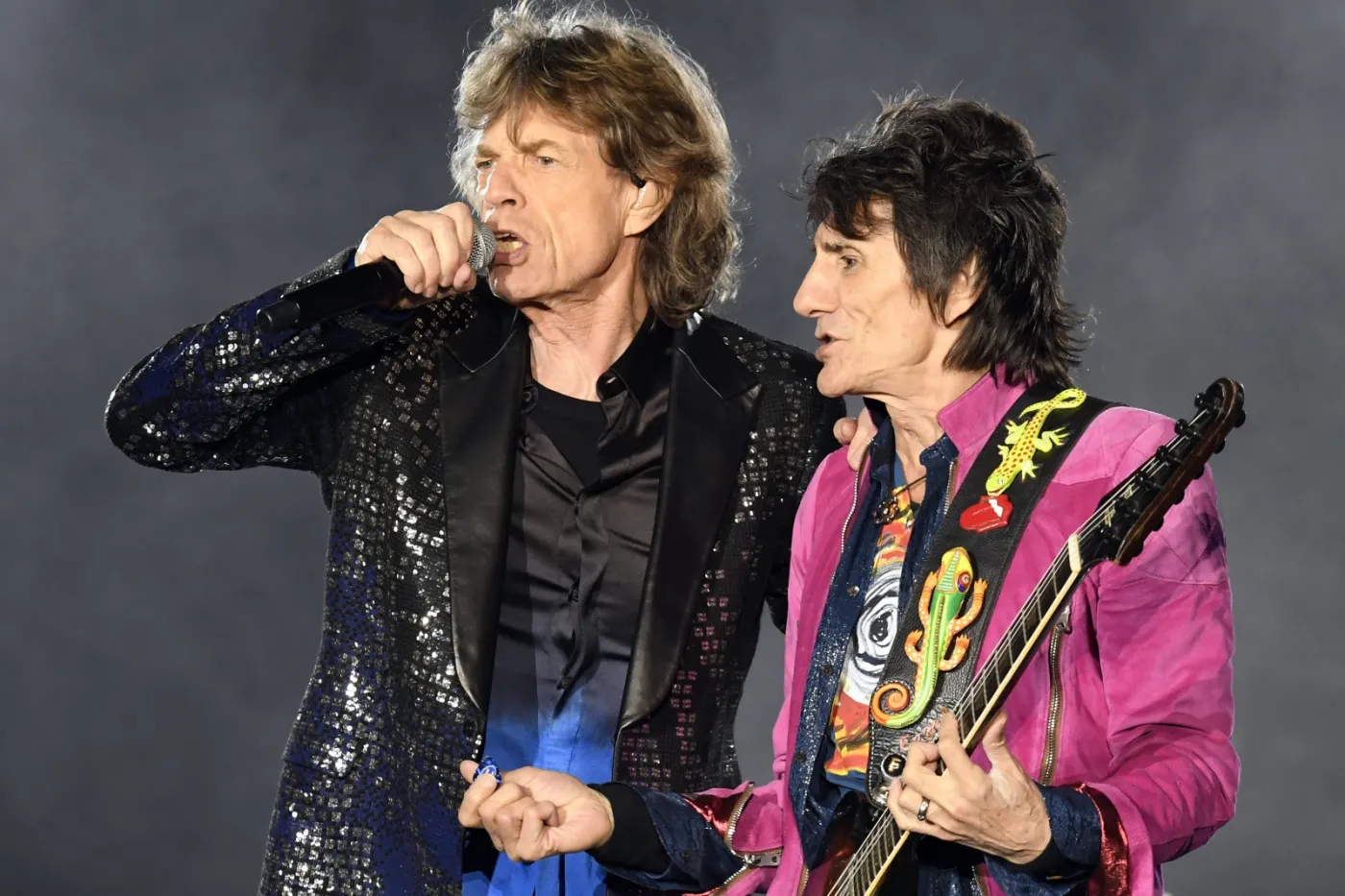 10449929-mick-jagger-oraz-ron-wood-podczas.jpg