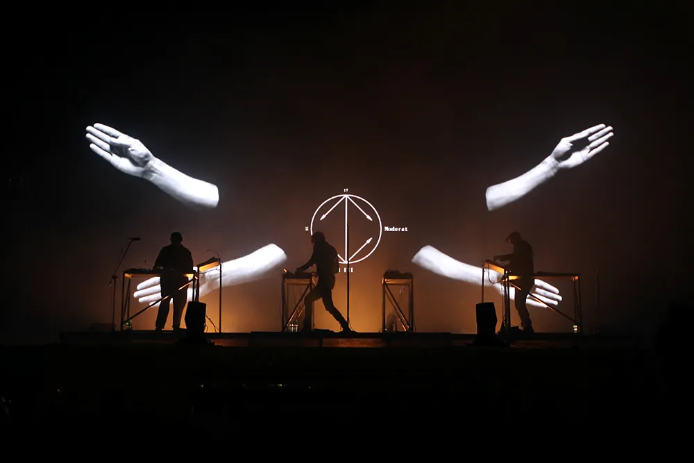 10275665-moderat-na-festiwalu-open-er-2017.jpg