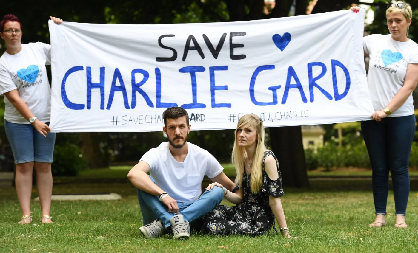 10293480-charlie-gard-umiera-rodzice-walcza.jpg