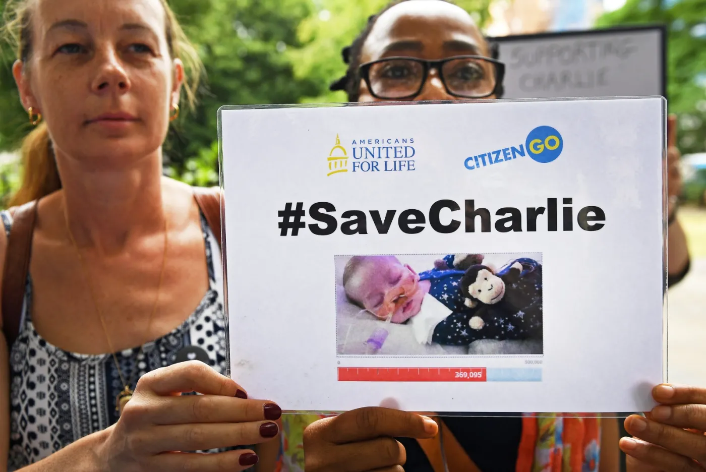 10293544-charlie-gard-umiera-rodzice-walcza.jpg