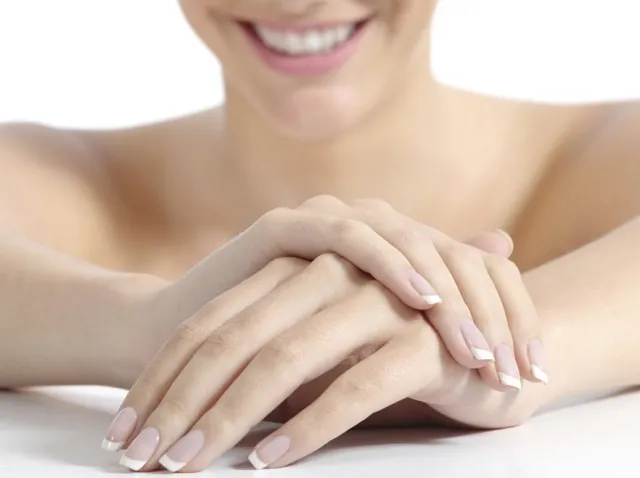 6 sposobów na to, by dłonie wolniej się starzały