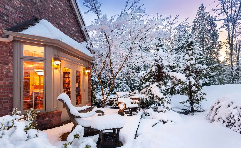 Pracowita zima wokół domu. O co jego właściciel zadbać powinien?