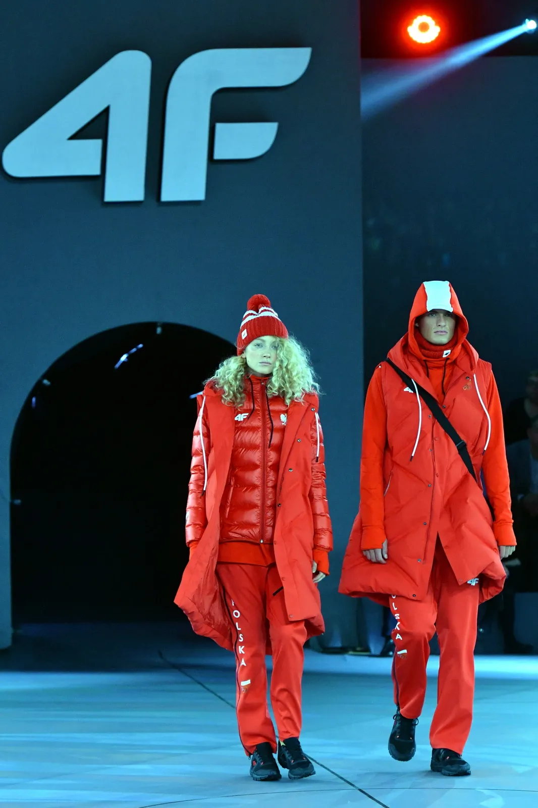 10534587-pokaz-kolekcji-olimpijskiej-marki.jpg