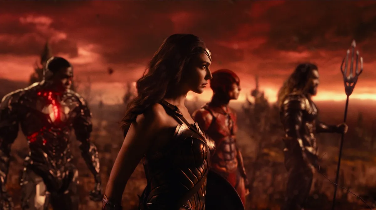 10557471-gal-gadot-ezra-miller-jason-momoa.jpg