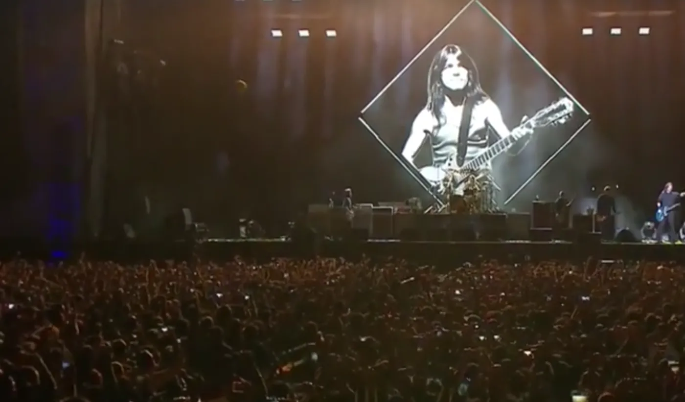 Foo Fighters oddaje hołd Malcomowi Youngowi 