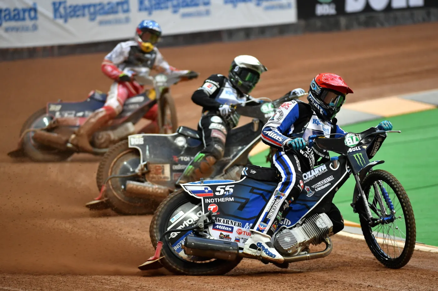 10962340-sloweniec-matej-zagar-kask-czerwony.jpg