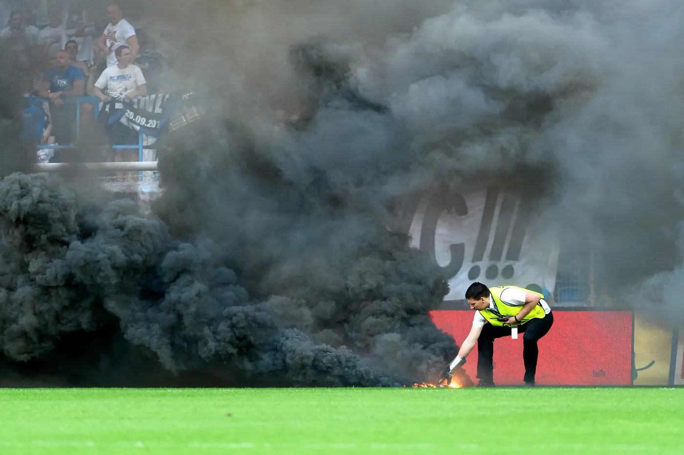 10977048-sektor-kibicow-lecha-poznan-podczas.jpg