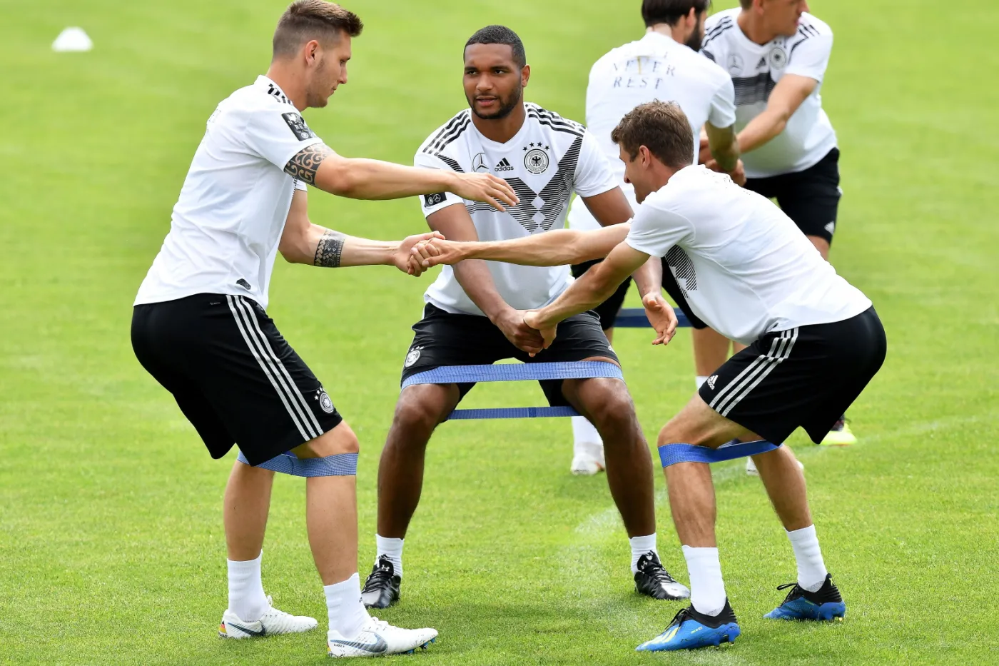 Niklas Suele, Jonathan Tah i Thomas Mueller