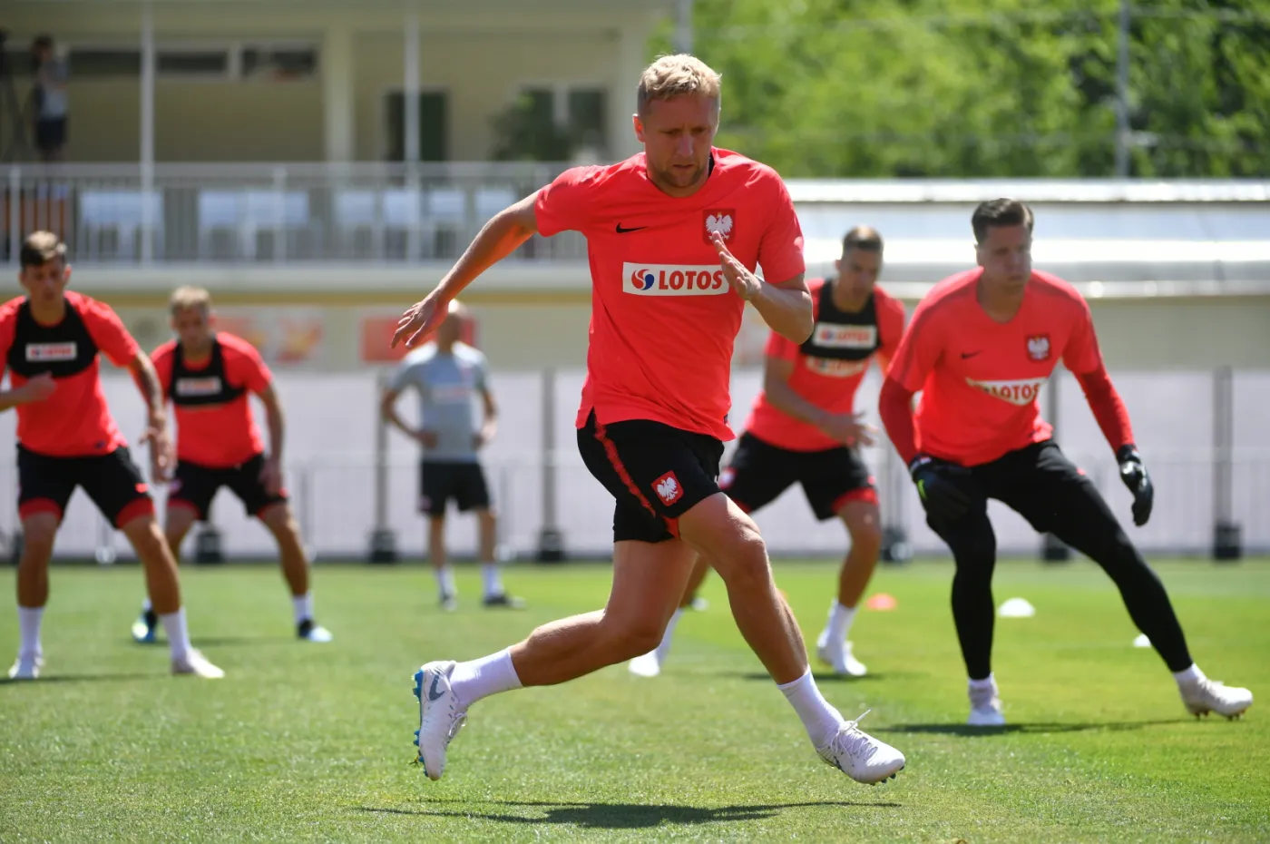 Piłkarz reprezentacji Polski Kamil Glik podczas treningu w Soczi