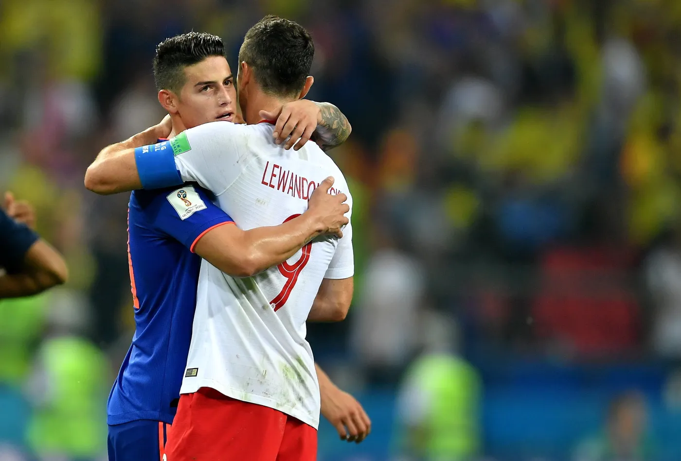 Robert Lewandowski (P) i Kolumbijczyk James Rodriguez (L) 