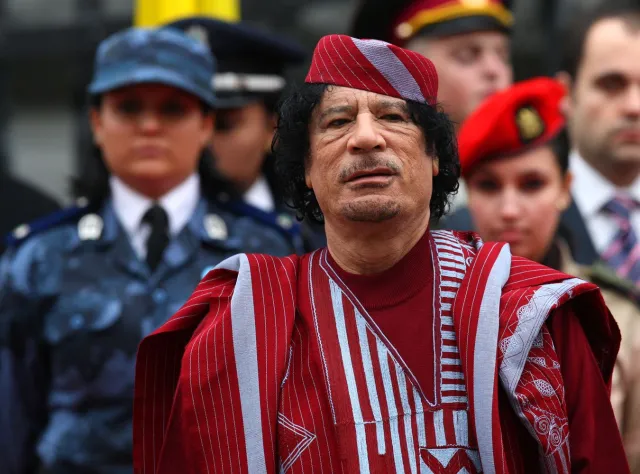 Niedyskretny urok dyktatorów. Dlaczego demokraci tak łatwo dają się uwodzić?