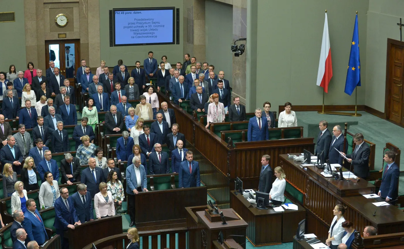PiS z dwa razy większym poparciem niż PO. SLD i PSL z taką samą liczbą głosów. SONDAŻ