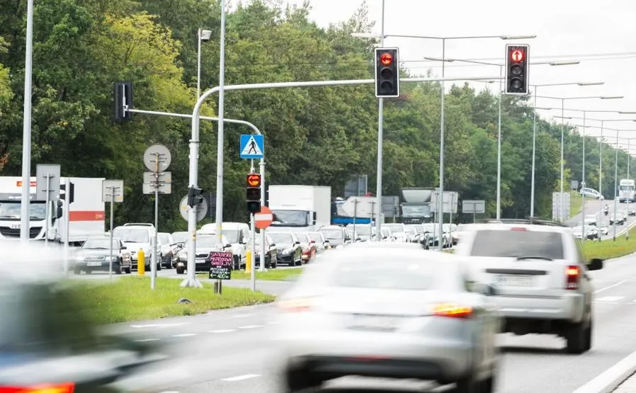 Rejestratory przejazdu na czerwonym świetle - nieoznakowany system do łowienia kierowców