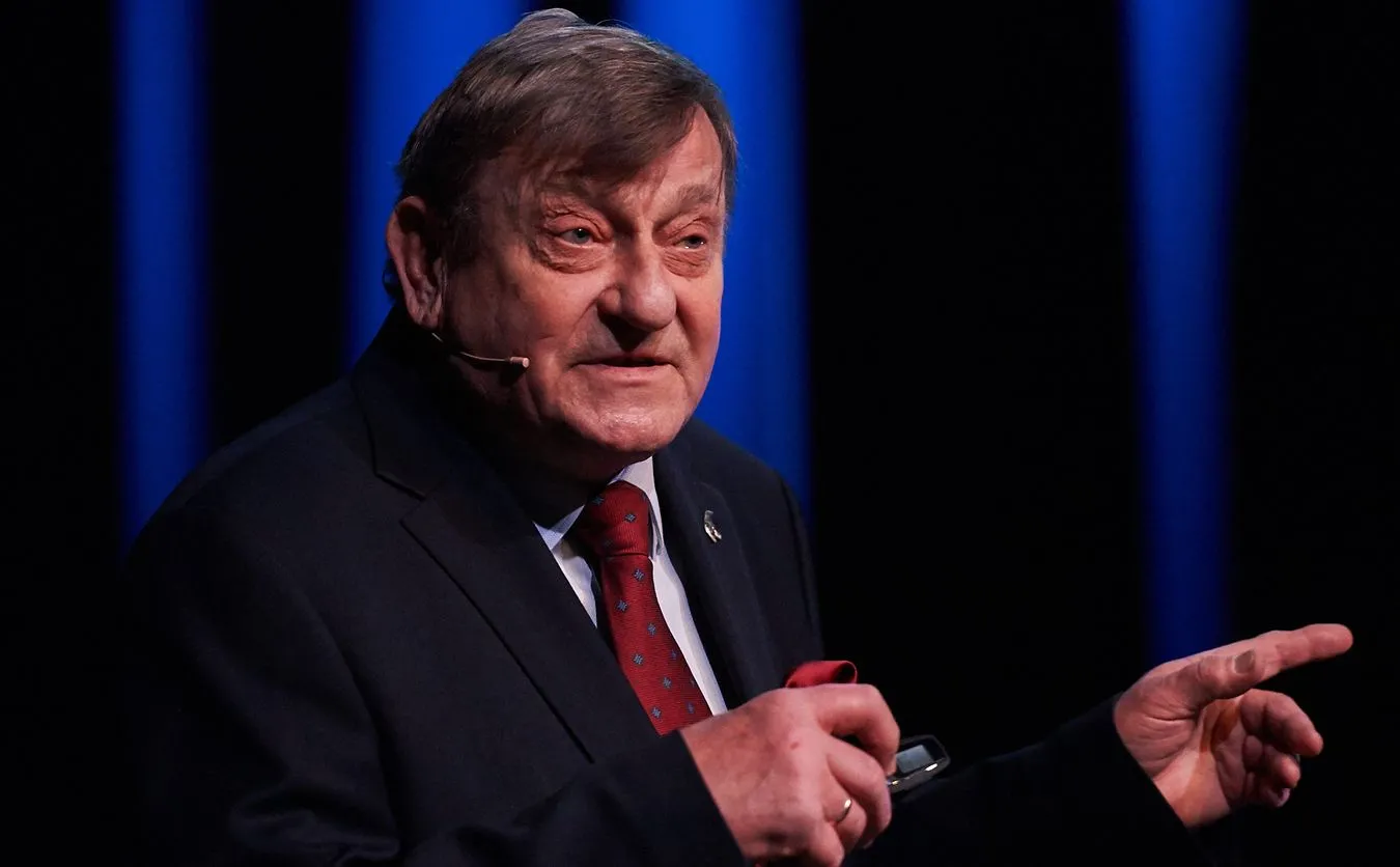 "Do Rzeczy" bije w gen. Hermaszewskiego: Współpracownik WSW o pseudonimie "Długi"