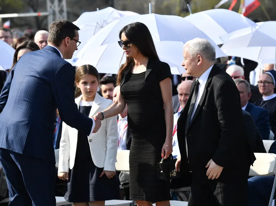 Nie ustają krytyczne opinie na temat stylizacji ciężarnej Kaczyńskiej sprzed dwóch dni. "Chwali się, jakby miała czym"...