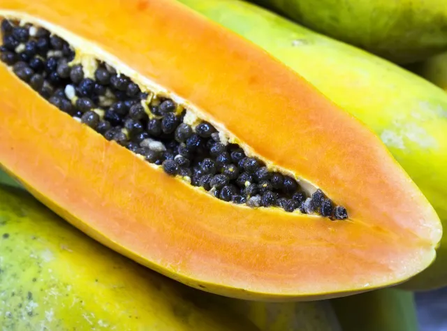 Dbasz o linię? Jedz owoce, ale tylko te, które nie tuczą