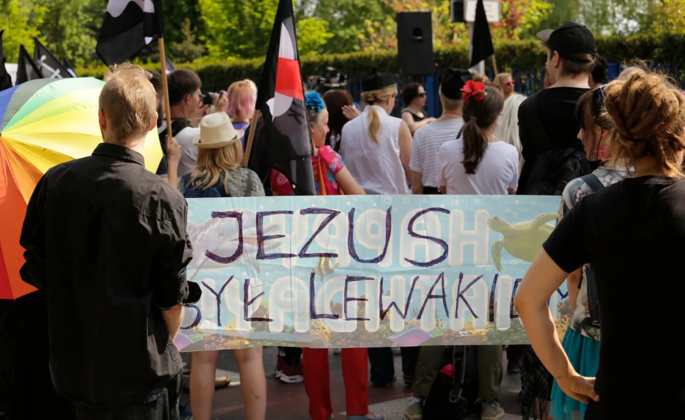 Demonstracja przed siedzibą Radia Maryja