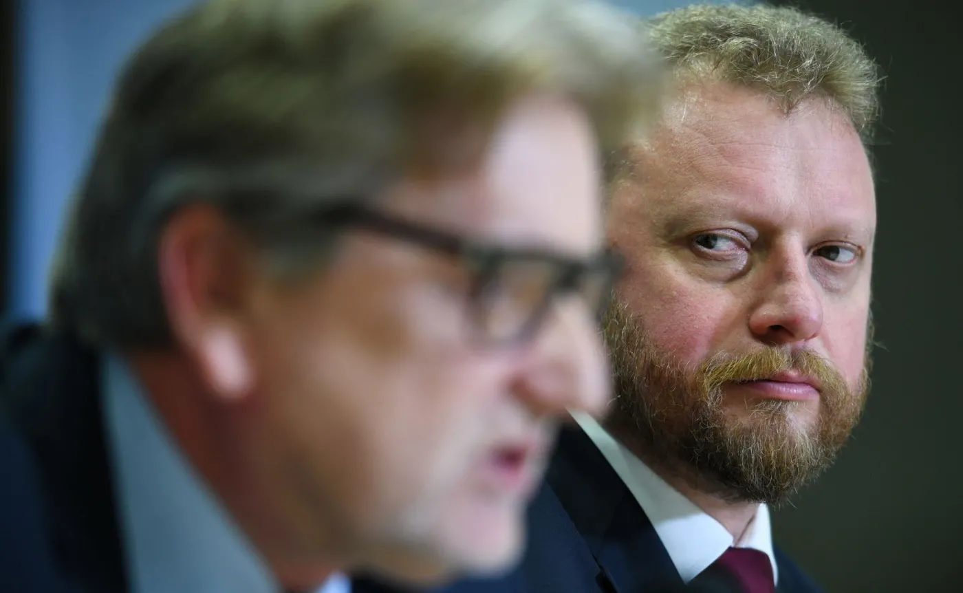 Minister zdrowia Łukasz Szumowski oraz Główny Inspektor Sanitarny dr Jarosław Pinkas podczas briefingu prasowego w siedzibie GIS w Warszawie