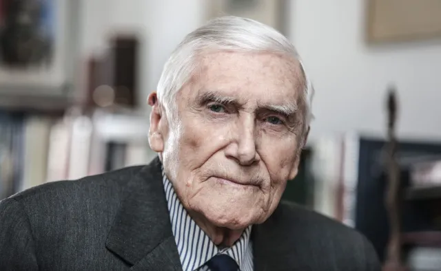 Niepodległość oczami świadka. Prof. Kieżun o "pierwszych sensacjach" swojego dzieciństwa [WSPOMNIENIE]