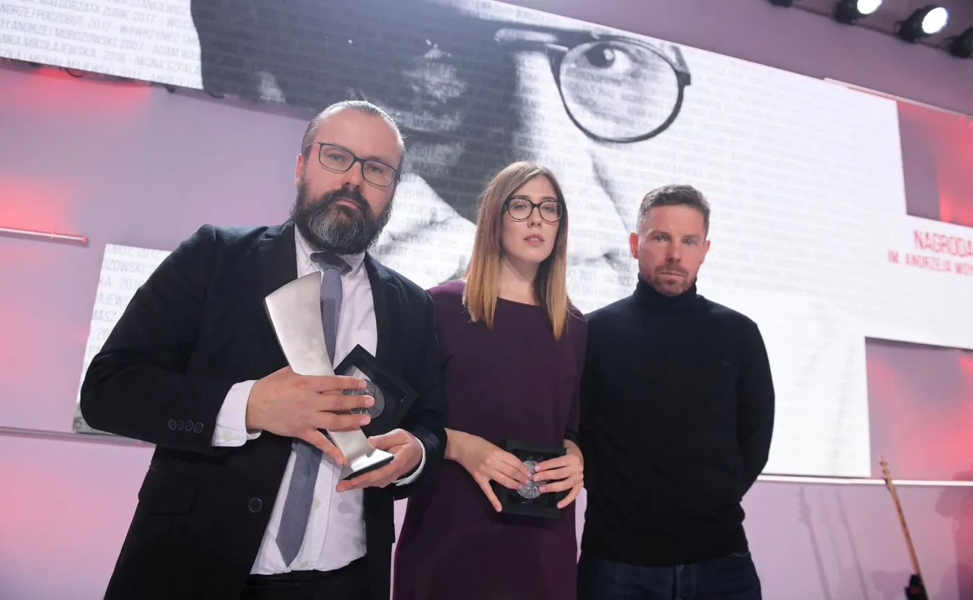 Laureaci nagrody, autorzy reportażu Superwizjera TVN Polscy neonaziści