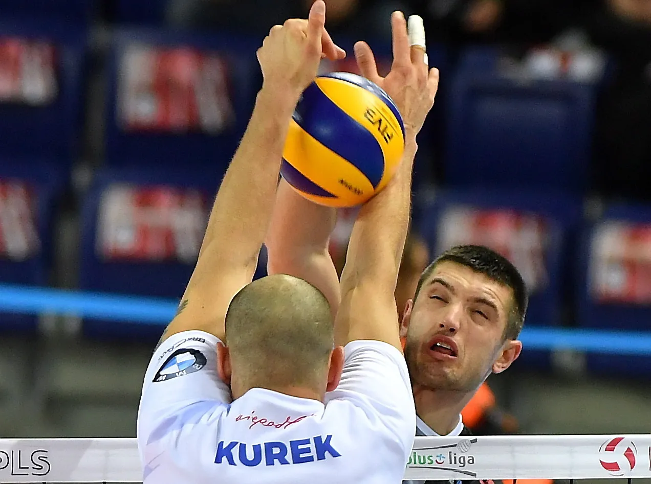 Siatkarz Stoczni Szczecin Bartosz Kurek (przód) i Wojciech Żaliński (tył) z Cerradu Czarnych Radom