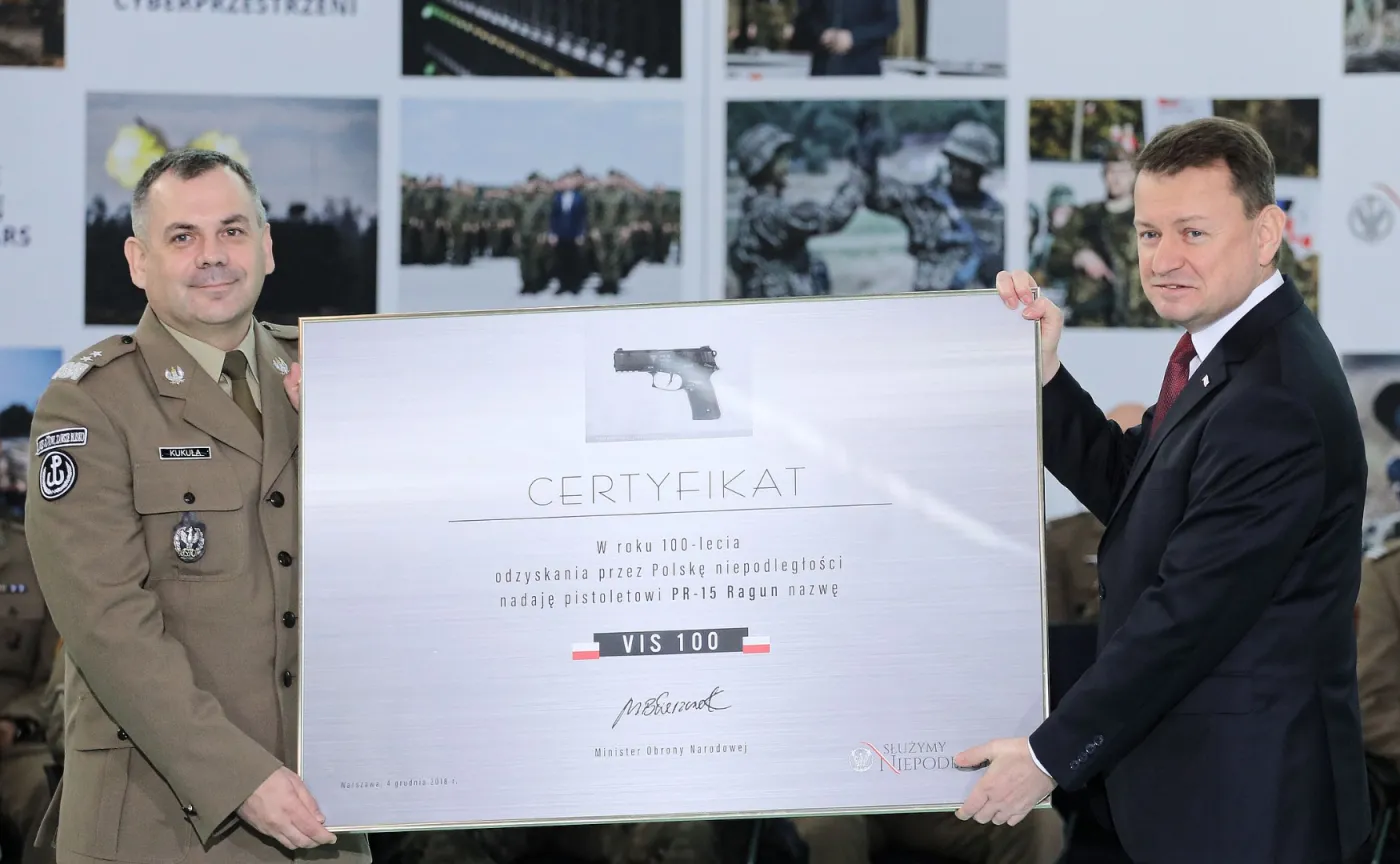 Minister obrony narodowej Mariusz Błaszczak i dowódca Wojsk Obrony Terytorialnej gen. dywizji Wiesław Kukuła