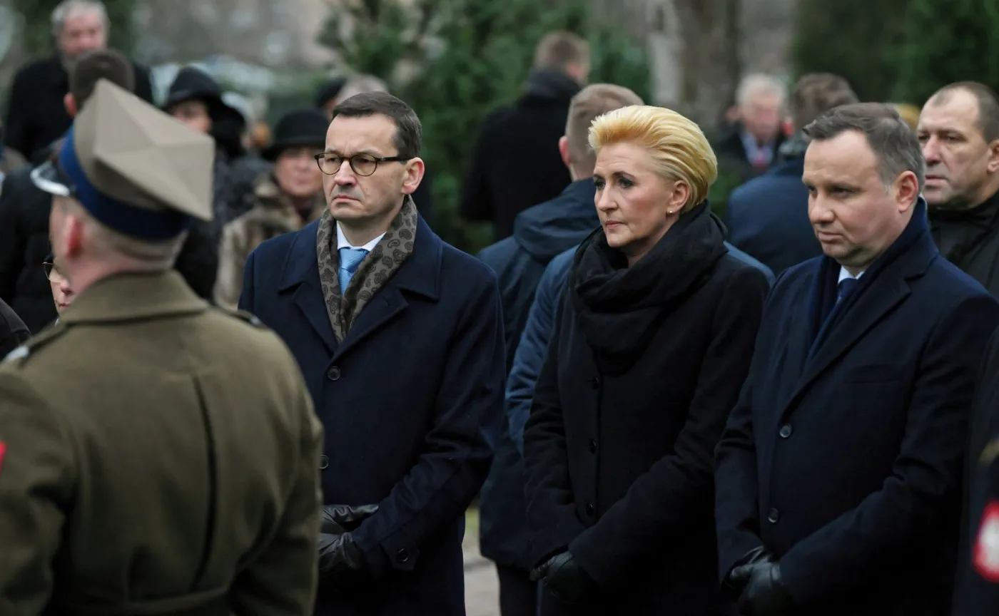 11893302-prezydent-pierwsza-dama-i-premier.jpg