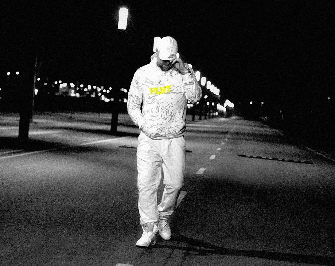 Tede zapowiada "Karmagedon". Zobacz teledysk do nagrania "Boatever"