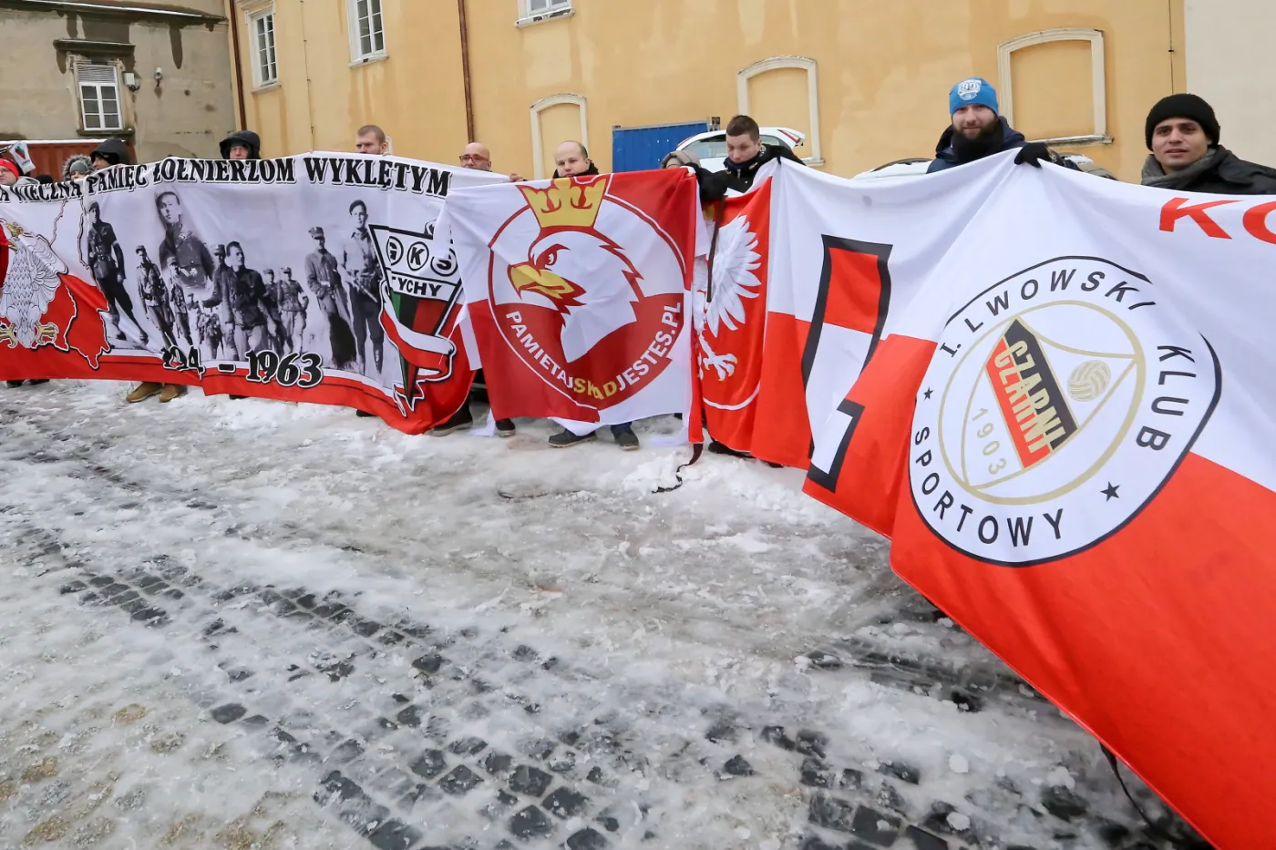 11982401-xi-patriotyczna-pielgrzymka-kibicow.jpg