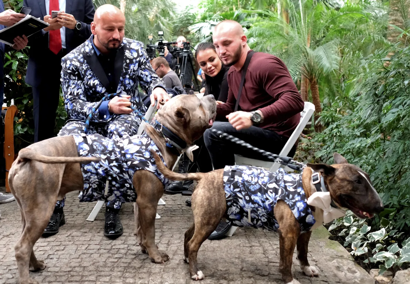 11601121-artur-szpilka-na-spacerze-ze-swoimi.jpg