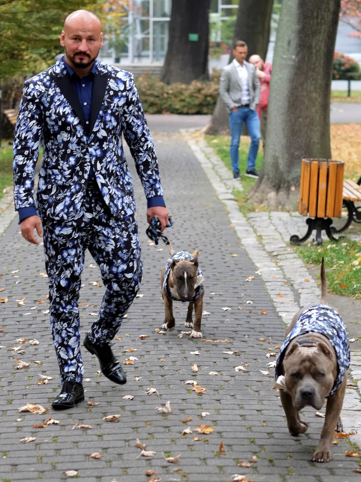 11601155-artur-szpilka-na-spacerze-ze-swoimi.jpg