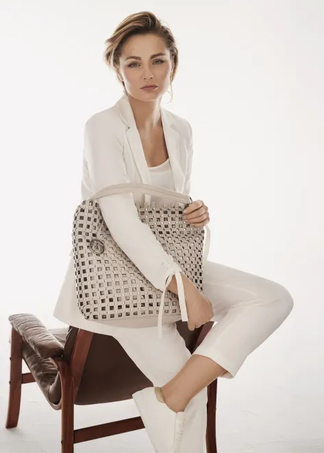 12222022-malgorzata-socha-w-kampanii-monnari.jpg