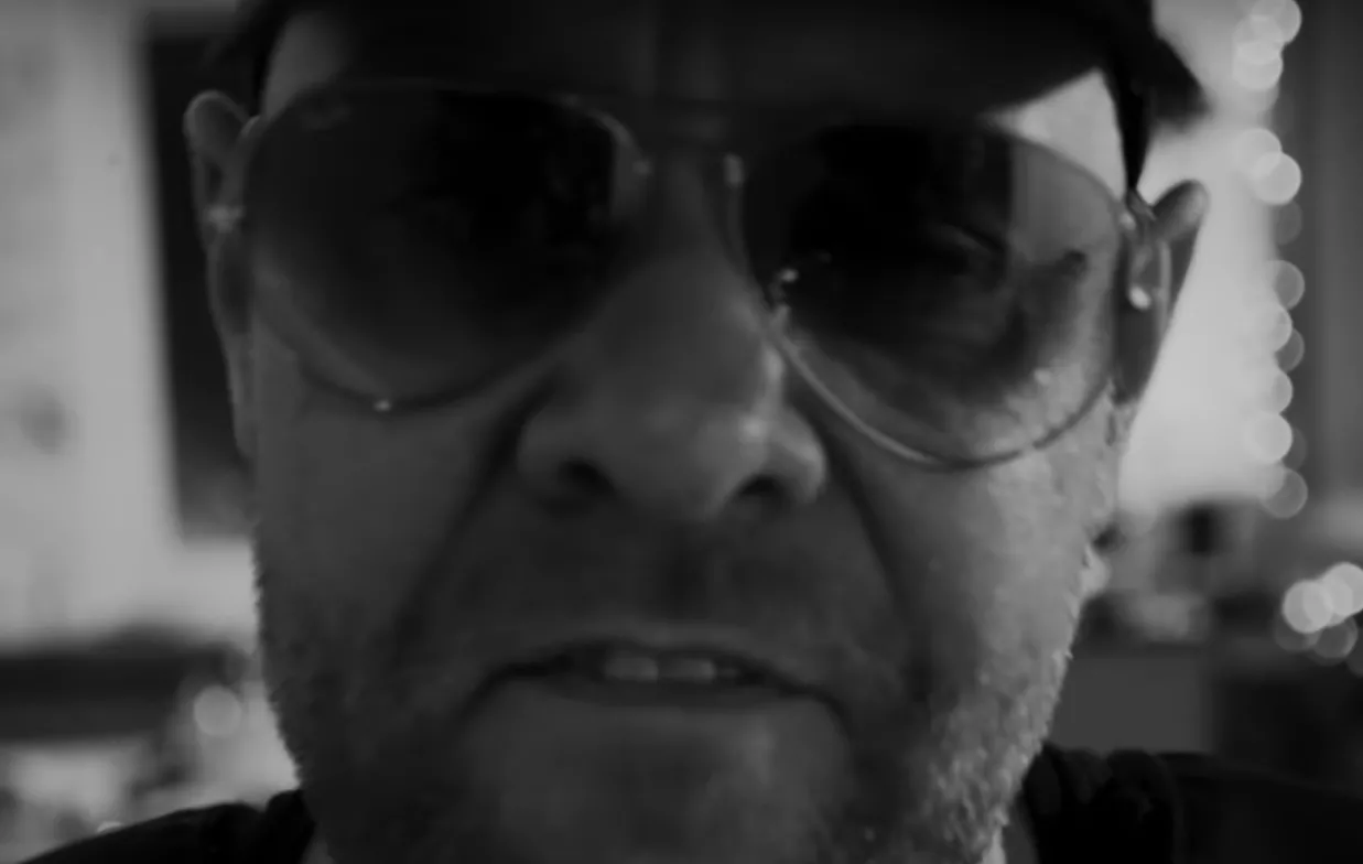 "Nawet ani trochę nie jarałem się Kalibrem nawet w 98". Tede w swoim stylu w "Gangin' / Karmagedon" [TELEDYSK]