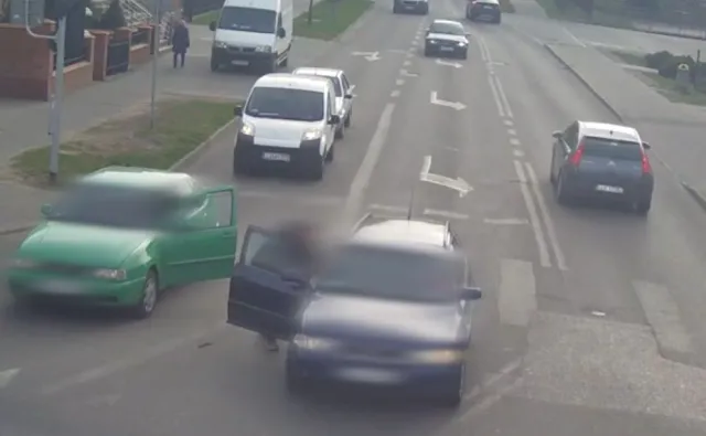 Pijana kobieta wiozła dzieci samochodem. Tragedii zapobiegł inny kierowca