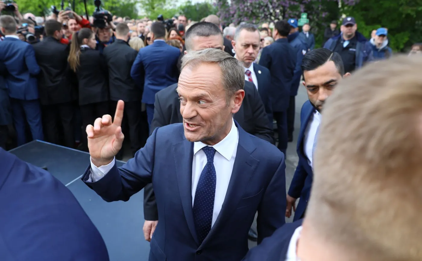 Szef Rady Europejskiej Donald Tusk po wykładzie "Nadzieja i odpowiedzialność. O konstytucji, Europie i wolnych wyborach", który wygłosił 3 bm. w Audytorium Maximum UW w Warszawie