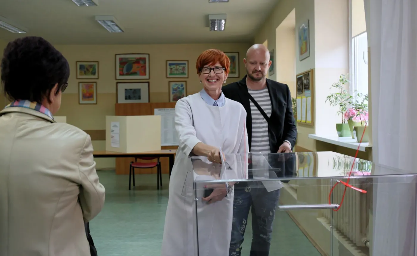 12352558-minister-rodziny-pracy-i-polityki.jpg