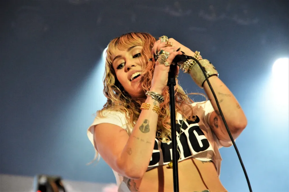 Miley Cyrus na scenie Orange Warsaw Festvial; 1 czerwca 2019 