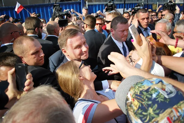 Polacy (nie) są zadowoleni z sytuacji w kraju? Najnowszy SONDAŻ