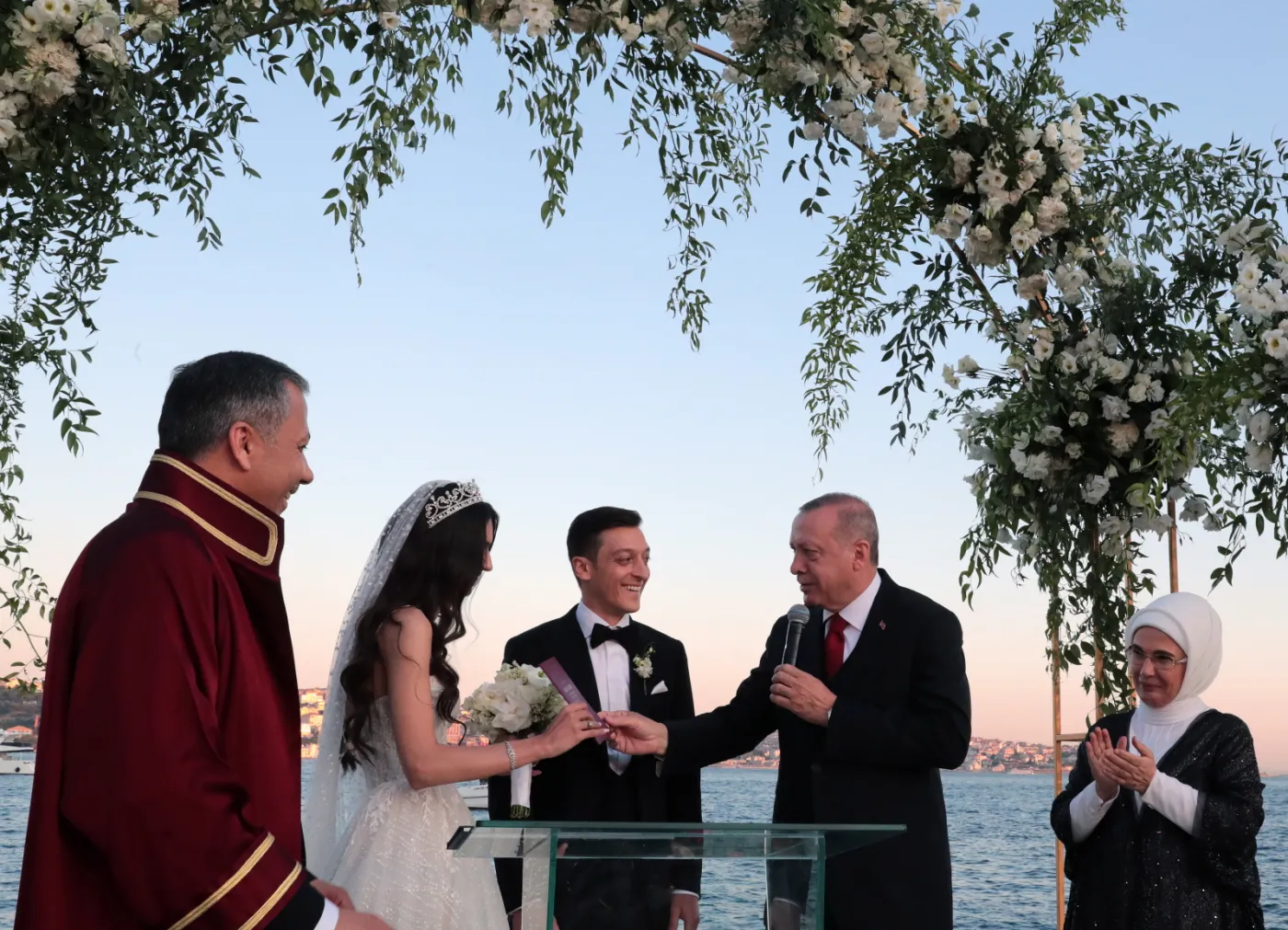 12384152-prezydent-turcji-erdogan-swiadkiem.jpg