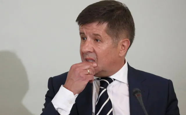 Gen. Janicki pyta, kto odpowie za dramatyczną sytuację w SOP? Szef MSWiA ostro: Odkolegujcie się!