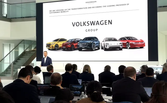Volkswagen inwestuje 30 mld euro i wprowadzi miliony aut elektrycznych. Produkcja ruszy w Polsce [KORESPONDENCJA Z WOLFSBURGA]