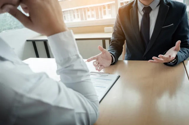 Państwo na bakier ze stawką godzinową. "Najczęściej przepisy łamie sektor instytucji publicznych"