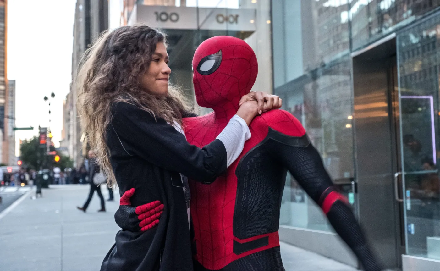 Zendaya jako MJ i Tom Holland (albo kaskader) jako Spider-Man