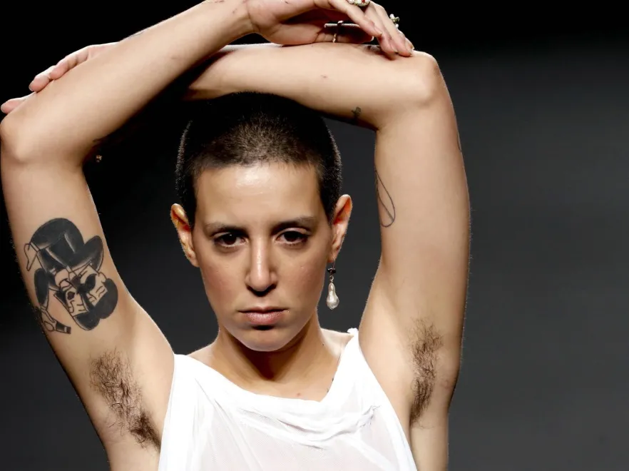 Nagość, otyłość, owłosienie i ciężarny mężczyzna. Kontrowersyjny pokaz mody w Madrycie. FOTO