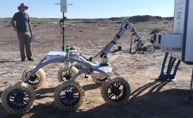 Zlot Łazików w Częstochowie. "Robot w terenie radzi sobie bardzo dobrze" [WIDEO]