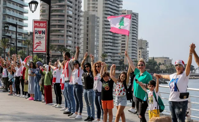 Libańczycy utworzyli łańcuch jedności. Miał długość 170 km