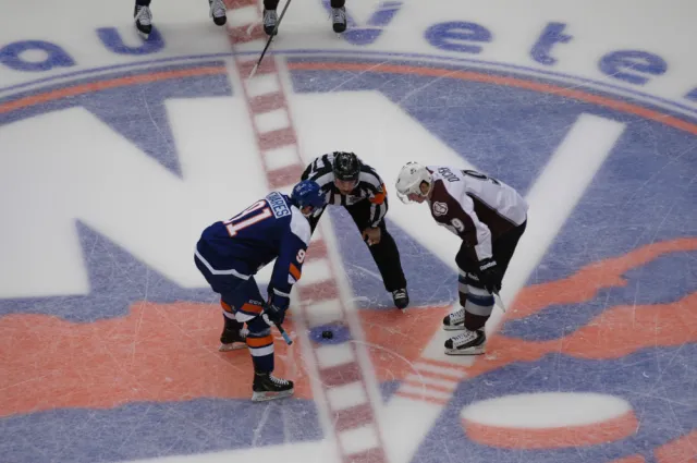 Liga NHL: Hokeiści dostaną trzy pensje mimo zawieszenia rozgrywek