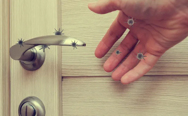 Firma ograniczy przenoszenie się koronawirusa. Opracowała uchwyty do otwierania drzwi łokciem [WIDEO]